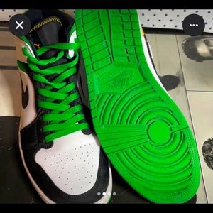 BRAND NEW Jordan 1s Mid Oakland